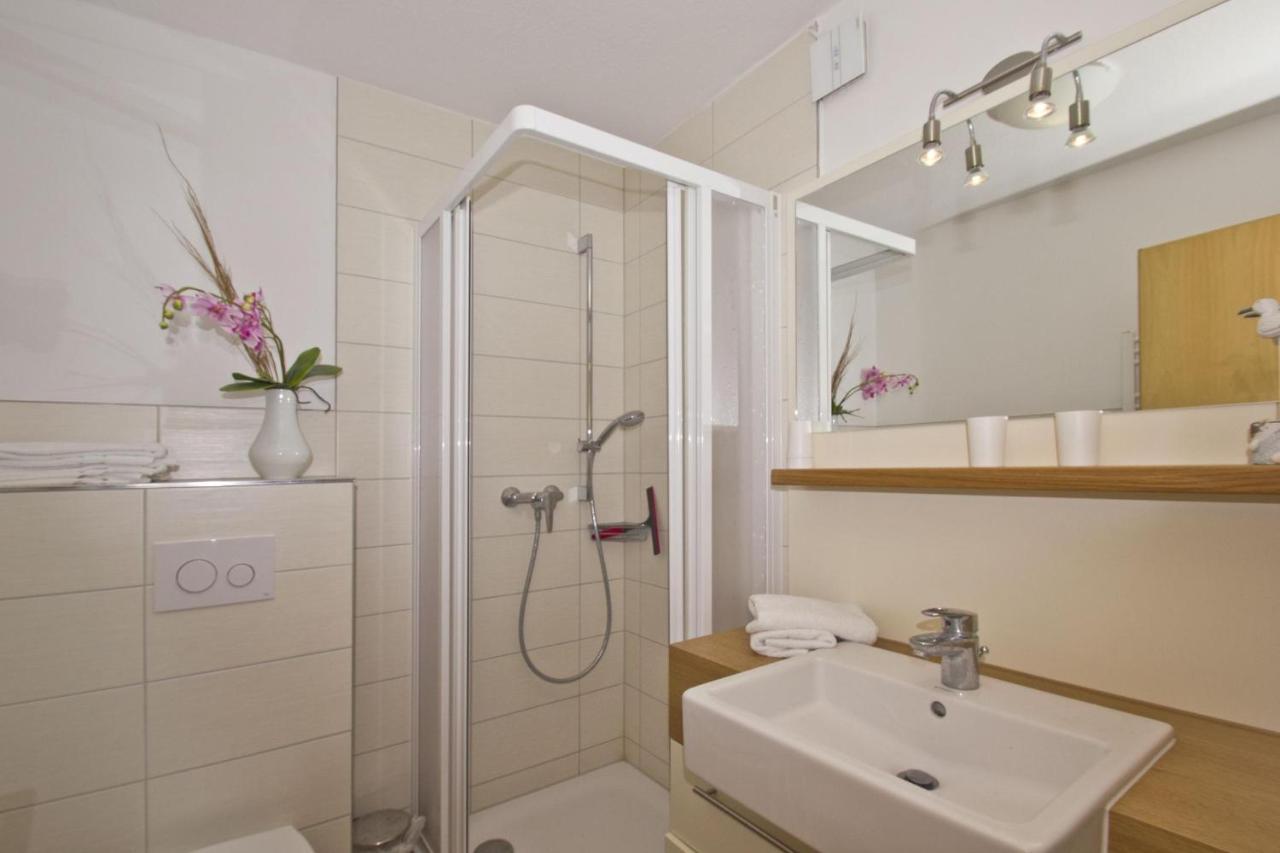 Fewo Mit Terrasse, Gratis Nutzung Vom Ahoi Erlebnisbad Und Sauna In Sellin - Haus Blick Zur See Fewo 13 Goehren  Dış mekan fotoğraf